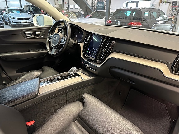 Volvo XC60 13 of 30