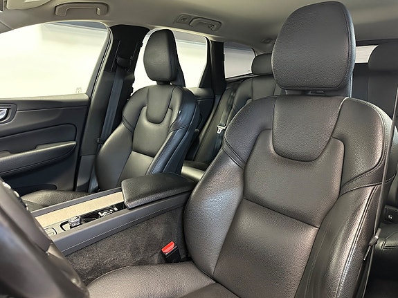 Volvo XC60 14 of 30
