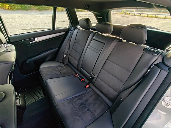 Mercedes-Benz C220 11 of 16