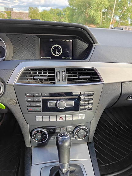Mercedes-Benz C220 13 of 16
