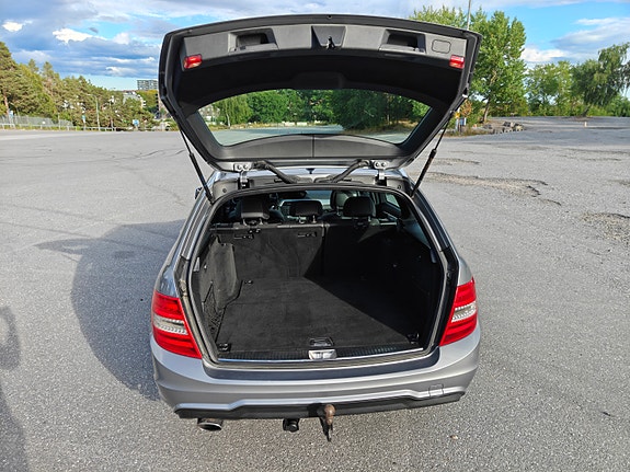 Mercedes-Benz C220 9 of 16
