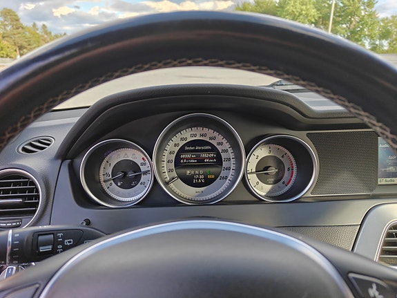 Mercedes-Benz C220 12 of 16