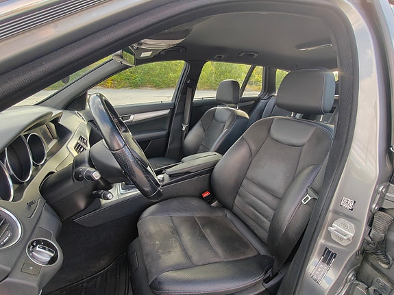 Mercedes-Benz C220 10 of 16