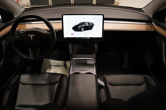 Tesla Model Y 13 of 24