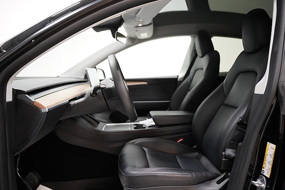 Tesla Model Y 9 of 24