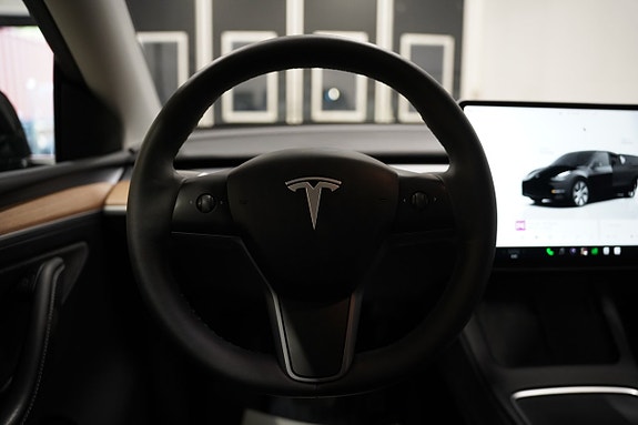 Tesla Model Y 14 of 24