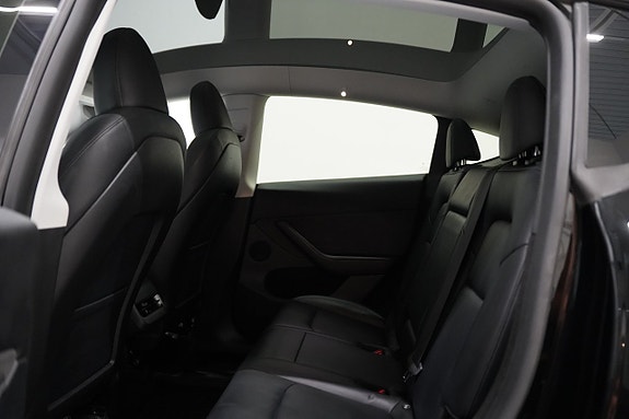 Tesla Model Y 21 of 24