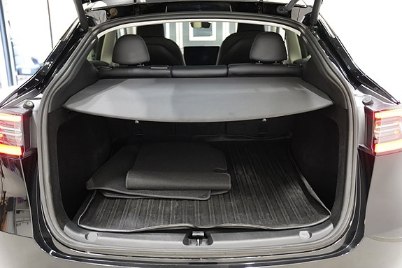 Tesla Model Y 23 of 24