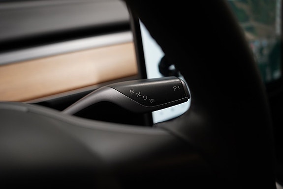 Tesla Model Y 15 of 24