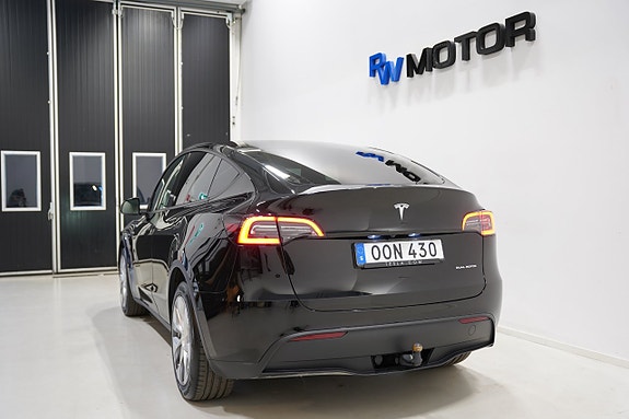 Tesla Model Y 5 of 24