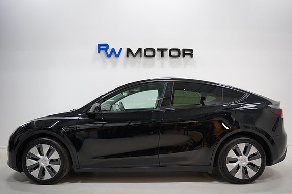 Tesla Model Y 4 of 24
