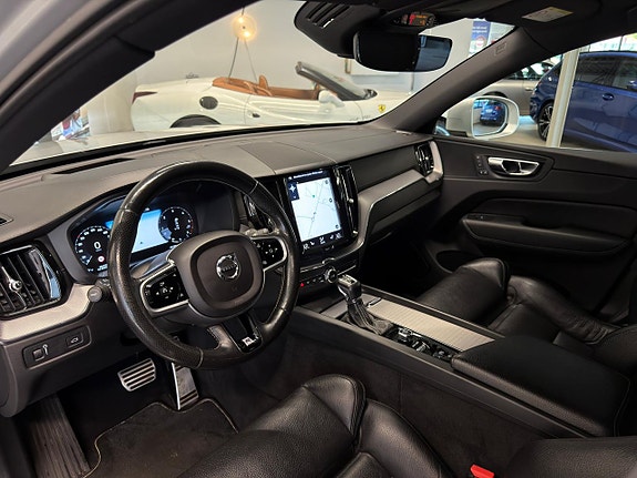 Volvo XC60 12 of 30