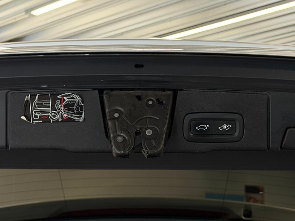 Volvo XC60 8 of 30