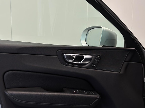 Volvo XC60 14 of 30