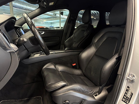Volvo XC60 15 of 30
