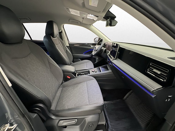 Volkswagen Tiguan 12 of 30