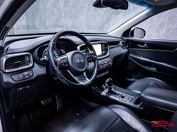 Kia Sorento 12 of 30
