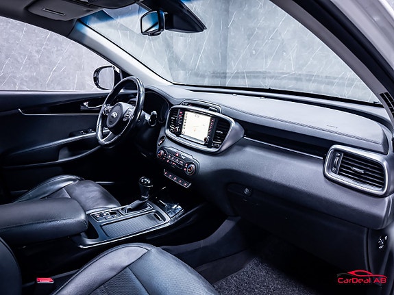 Kia Sorento 15 of 30