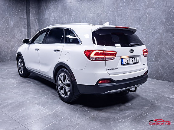 Kia Sorento 5 of 30