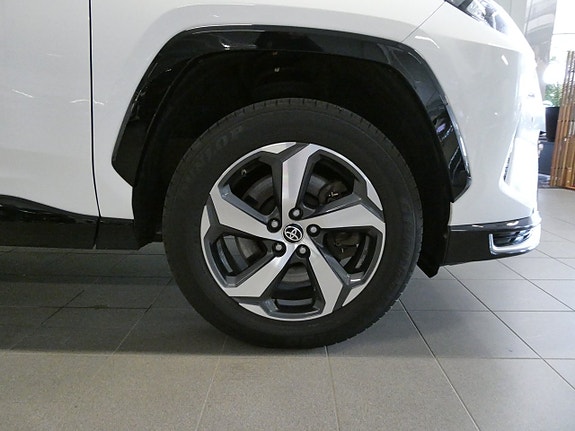 Toyota RAV4 4 of 19