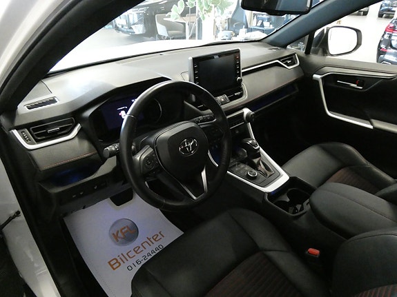 Toyota RAV4 12 of 19