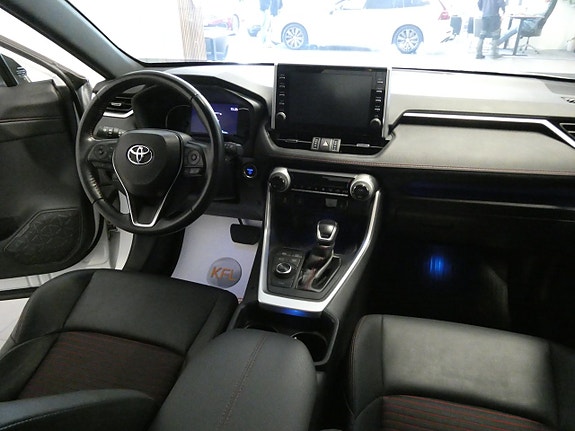 Toyota RAV4 14 of 19