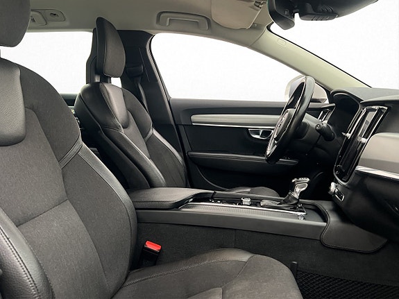 Volvo V90 10 of 30