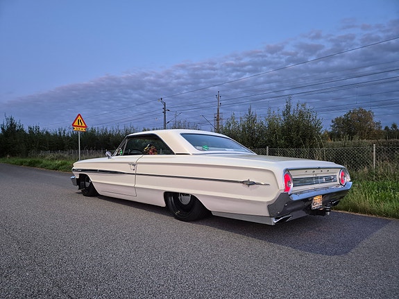 Ford Galaxie 2 of 5