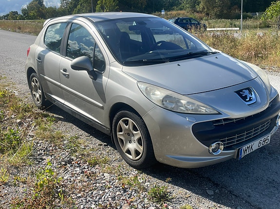 Peugeot 207 2 of 8