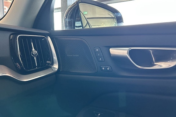 Volvo V60 25 of 29