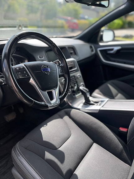 Volvo V60 Cross Country 4 of 6