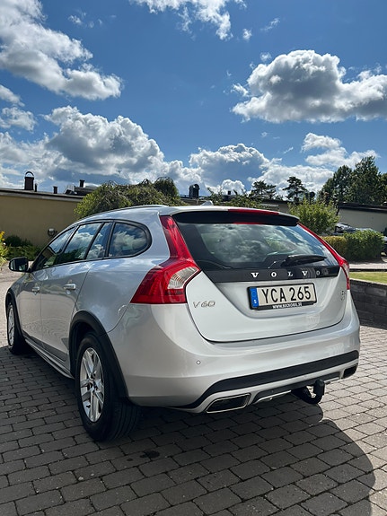 Volvo V60 Cross Country 3 of 6