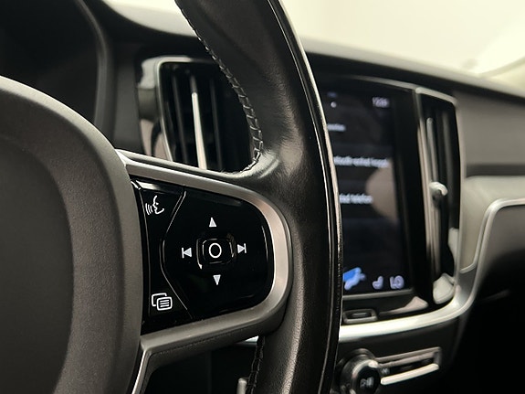 Volvo V60 Cross Country 21 of 30