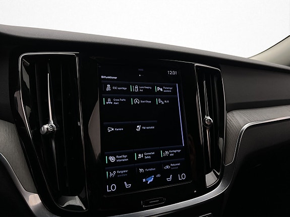 Volvo V60 Cross Country 24 of 30