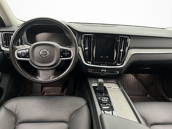 Volvo V60 Cross Country 11 of 30
