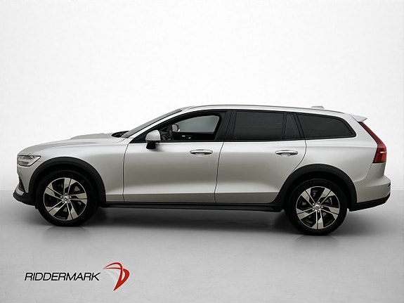 Volvo V60 Cross Country 4 of 30