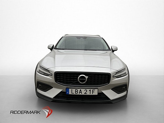 Volvo V60 Cross Country 2 of 30