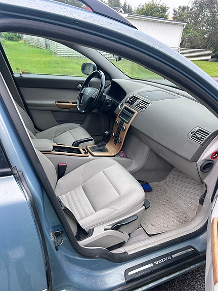 Volvo V50 3 of 8