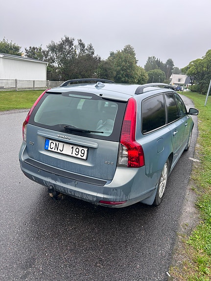 Volvo V50 2 of 8