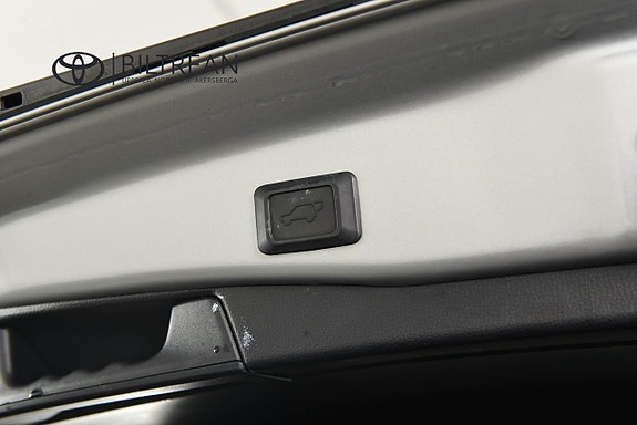 Toyota RAV4 9 of 15