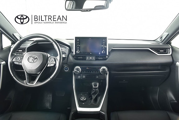 Toyota RAV4 8 of 15