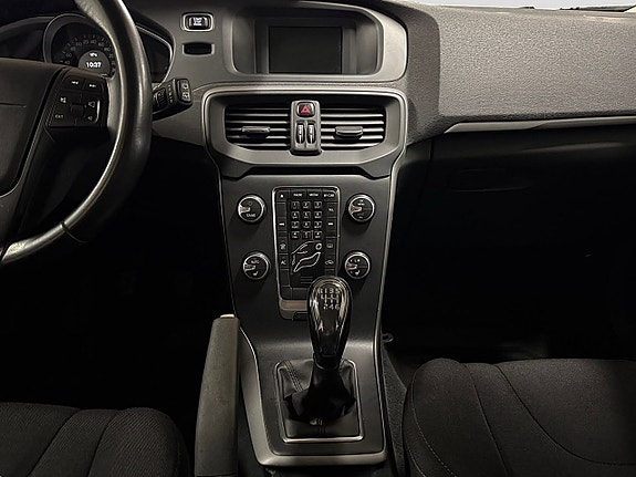 Volvo V40 14 of 26