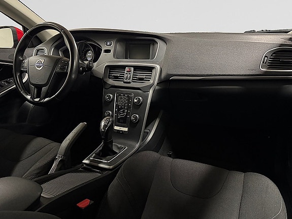 Volvo V40 12 of 26