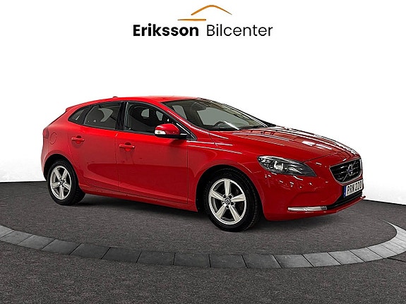 Volvo V40 2 of 26
