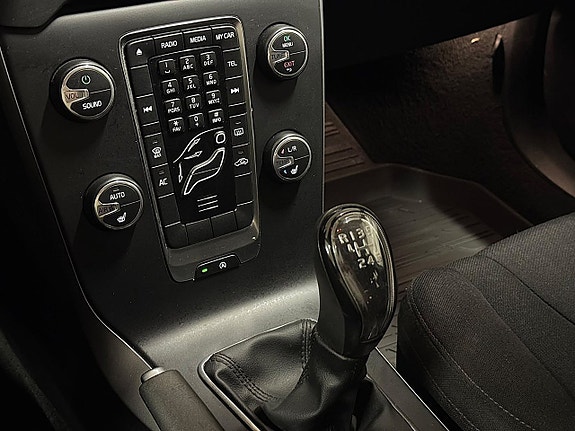 Volvo V40 17 of 26