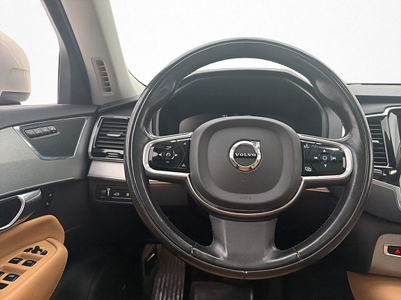 Volvo XC90 16 of 30