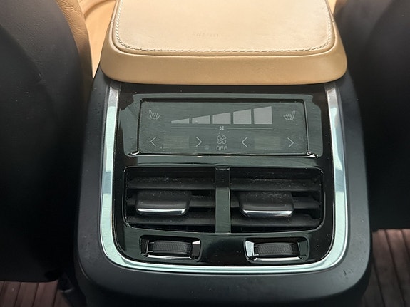 Volvo XC90 20 of 30