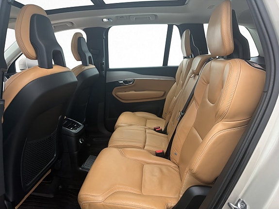 Volvo XC90 19 of 30