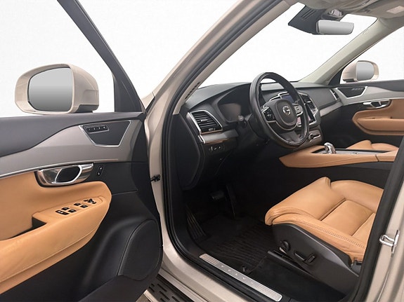 Volvo XC90 13 of 30