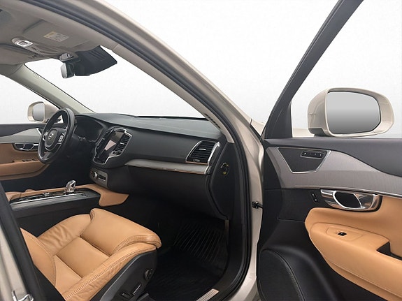 Volvo XC90 18 of 30